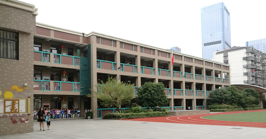 南京五老村小學(xué)家長(cháng)接送安保管理系統案例。